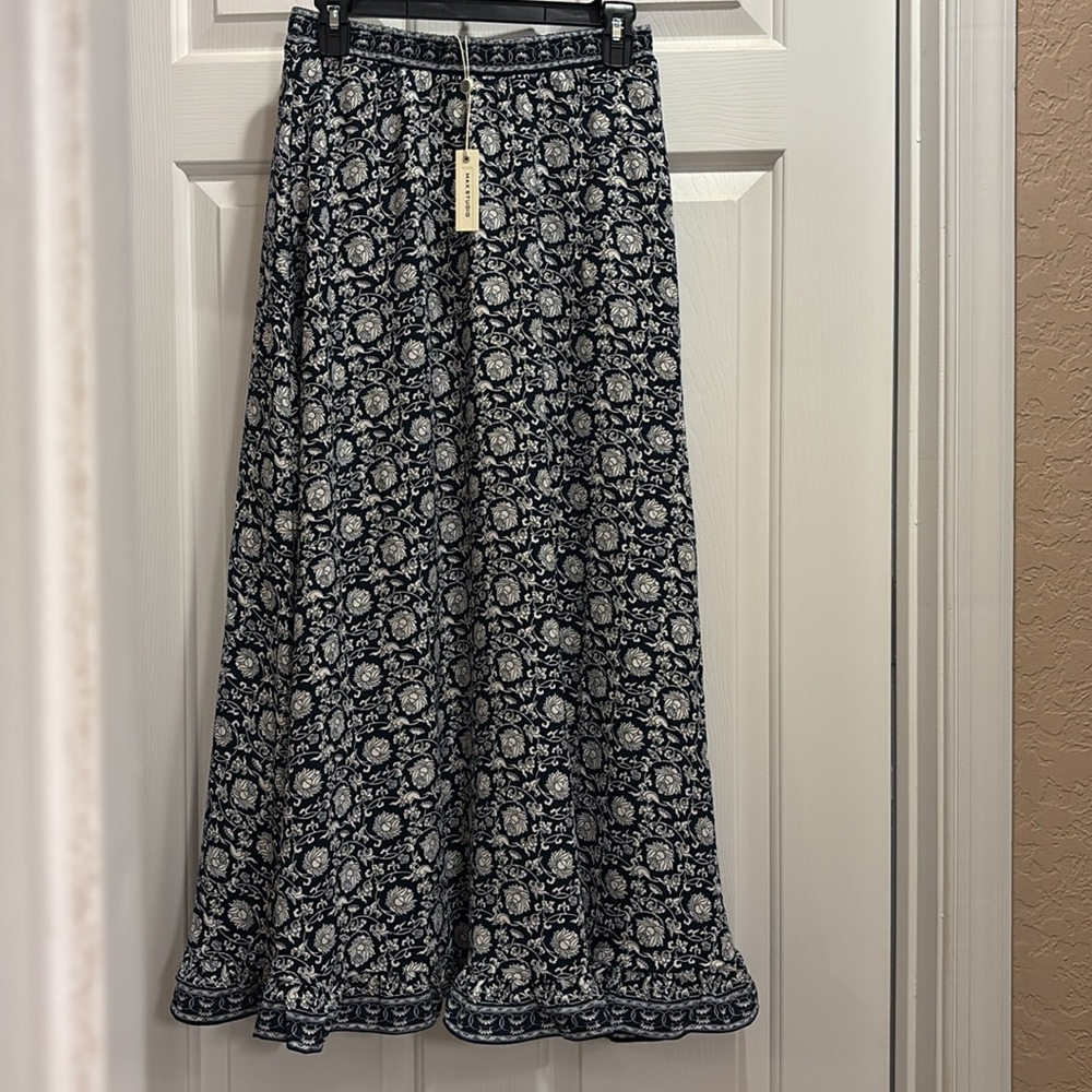 Brand🆕🤩😍🤩 MAX STUDIO maxi skirt - Picture 3 of 9